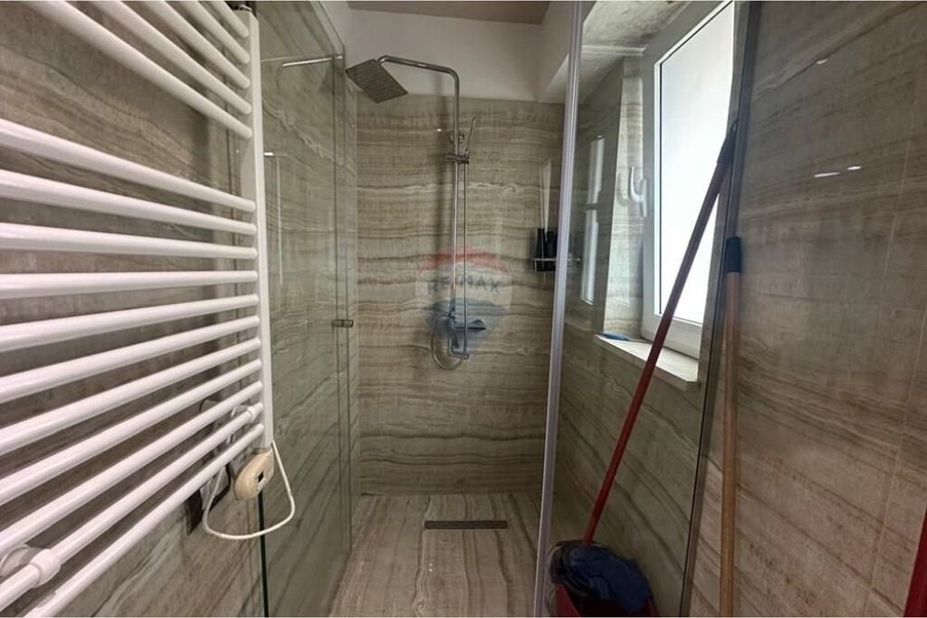 Shitet Apartament 2+1 në Qendër të Tiranës 📍9 Katëshet