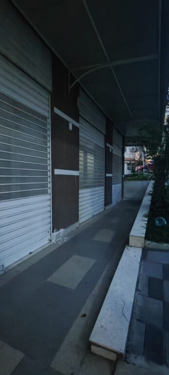 🏢 Negozio in Vendita a Ali Dem – Posizione Strategica