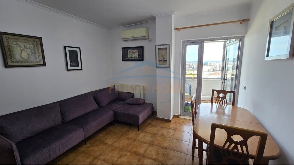 Affitto, Appartamento 1+1, Palazzo con freccia