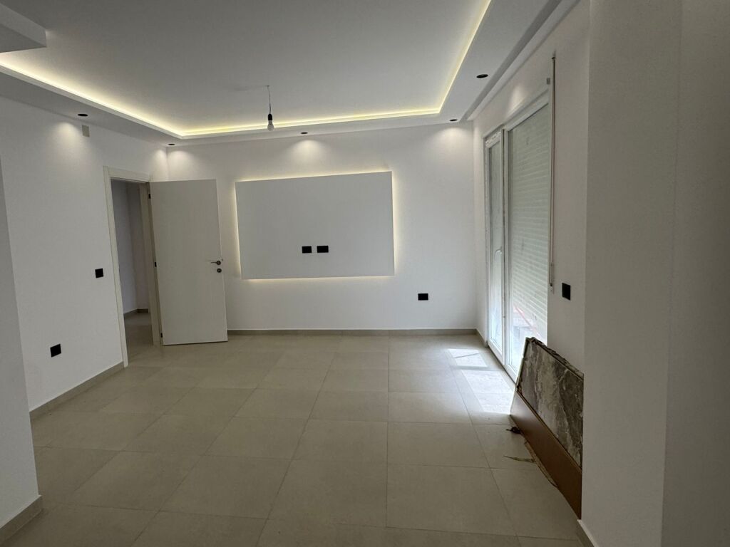 Shitet 2+1 pran hotel Gaxherrit Qsarak