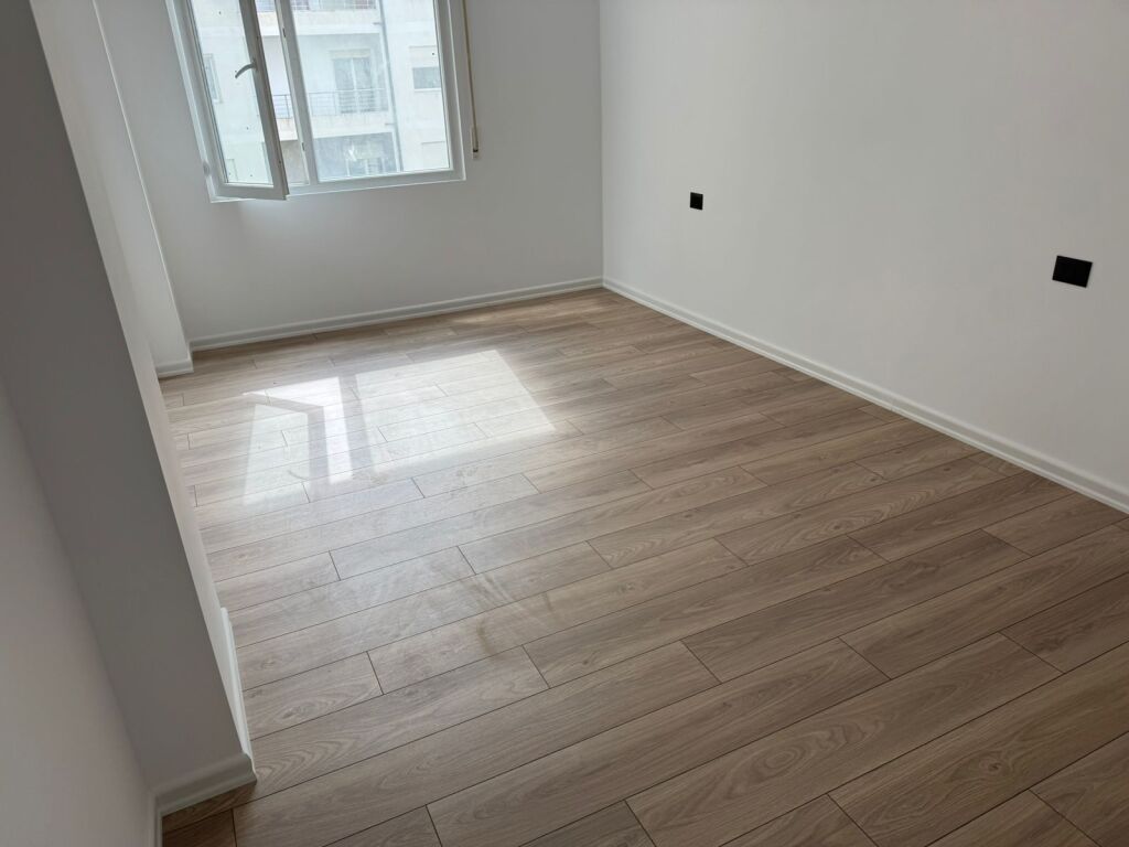 Shitet 2+1 pran hotel Gaxherrit Qsarak