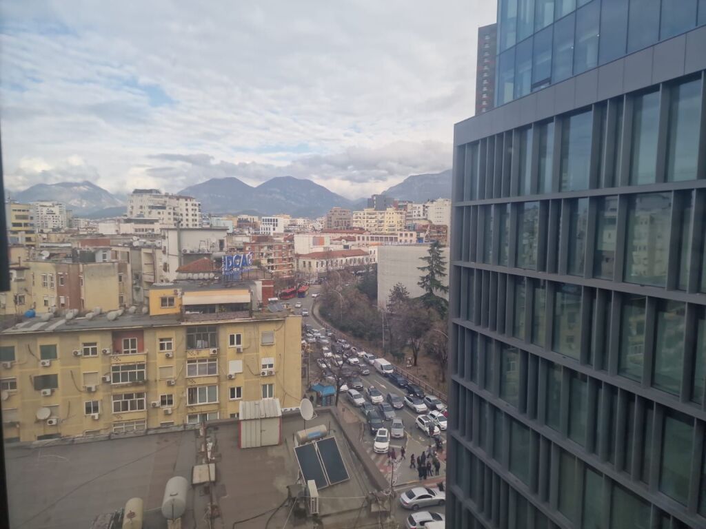 Shitet apartament eskluzive 2+1 ne Qender te Tiranes.