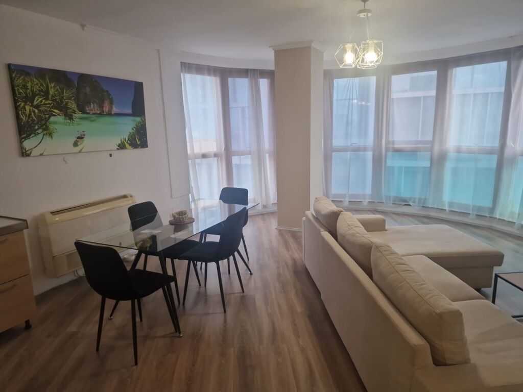 Shitet apartament eskluzive 2+1 ne Qender te Tiranes.