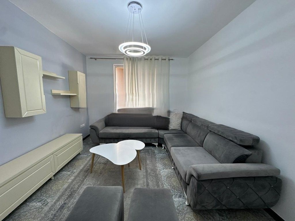 Vendiamo appartamento 2+1 in Via Durazzo! 160.000 €
