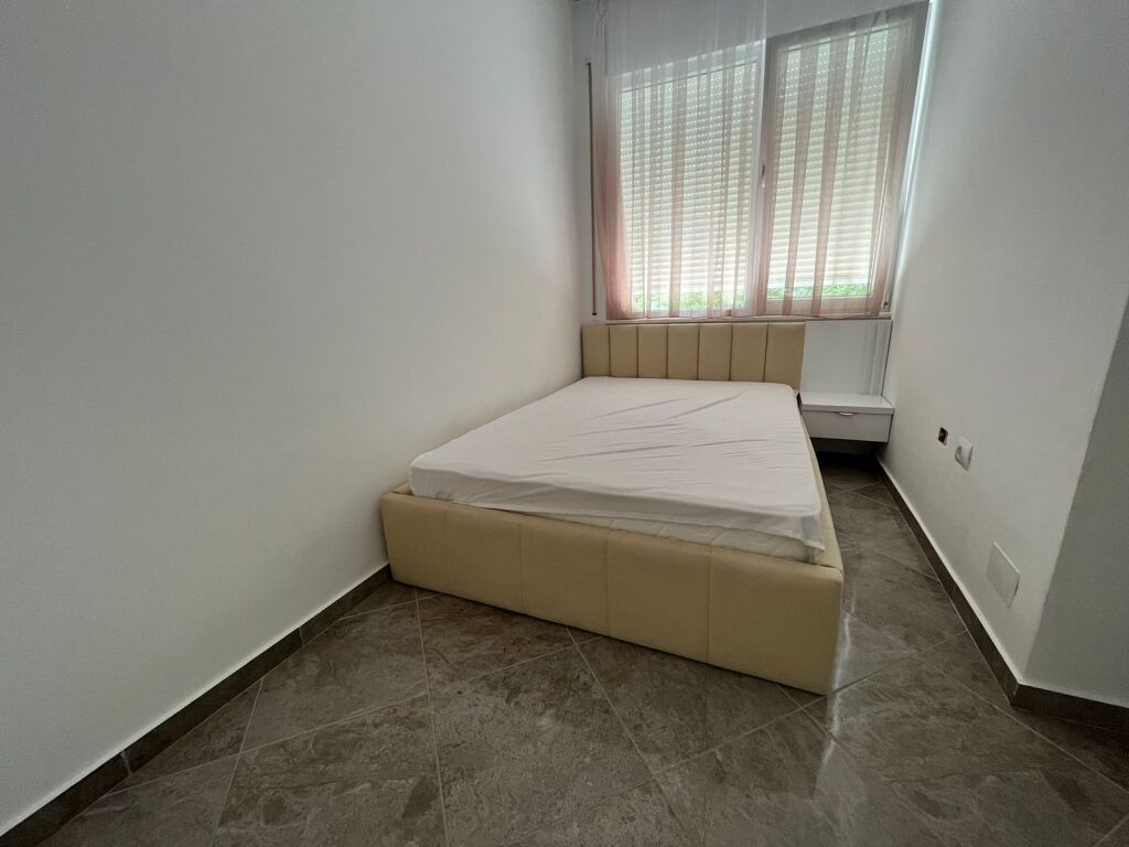 Apartment 2+1 + veranda + yard for sale, Gjiri i Lalzit, "Lura" Complex