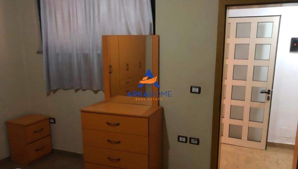 JEPET APARTAMENT ME QERA 1+1 "AFER SHKOLLES BAJRAM CURRI" 35000 LEKE