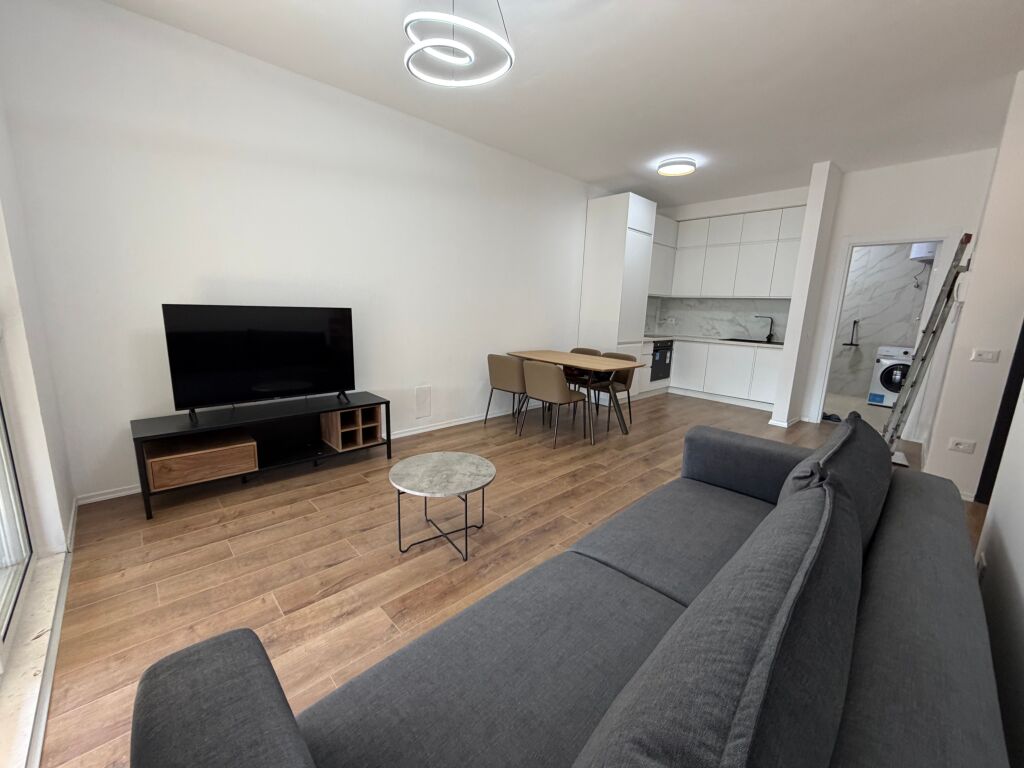 Jepet me qera apartament 1+1 në Don Bosko  • Kati: 9  • Tipologjia: 1+1  • Gjendja: i sapo arreduar  • Zona: Don Bosko  • Çmimi: 600€ / muaj  Apartamenti është i mobiluar në mënyrë moderne dhe gati për banim. Ndodhet në një zonë të aksesueshme dhe të preferuar.  Për më shumë informacion, kontaktoni.