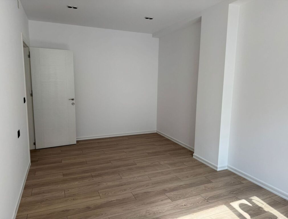 Shitet 2+1 pran hotel Gaxherrit Qsarak