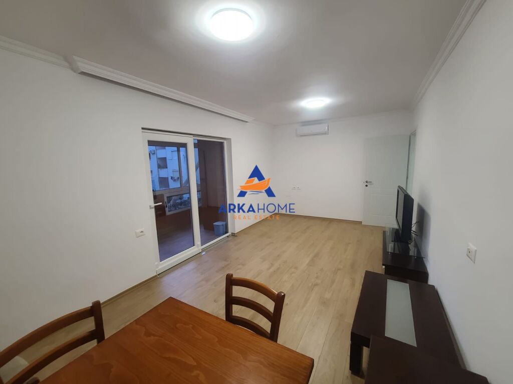 JEPET APARTAMENT ME QERA 2+1+BALLKON "PALLATI 2 , RRUGA LUIGJ GURAKUQI" 120.000 LEKE