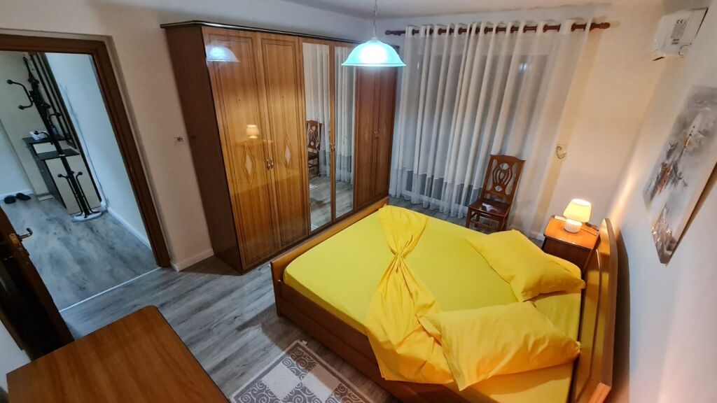 Shitet Apartament 1+1  Medrese   