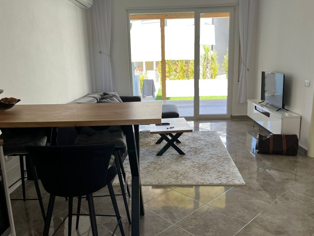 Apartment 2+1 + veranda + yard for sale, Gjiri i Lalzit, "Lura" Complex