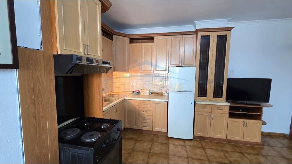 Affitto, Appartamento 1+1, Palazzo con freccia