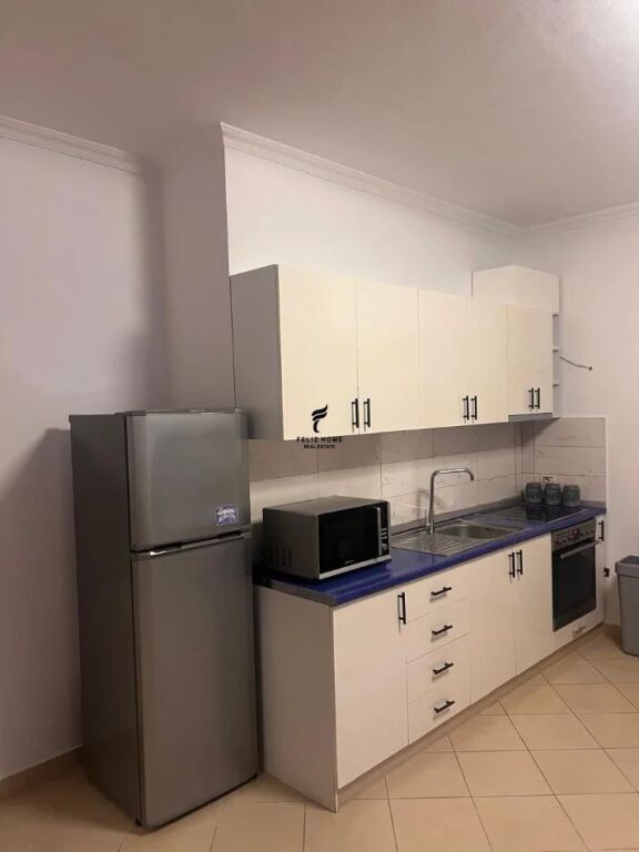 APARTAMENT ME QERA 2+1 RRUGA ELBASANIT 70.000 LEKE FH-66576