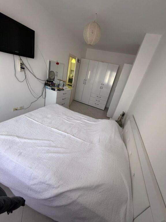 Jepet me qira apartament 1+1 ne spitalle pran Big Marketit!!