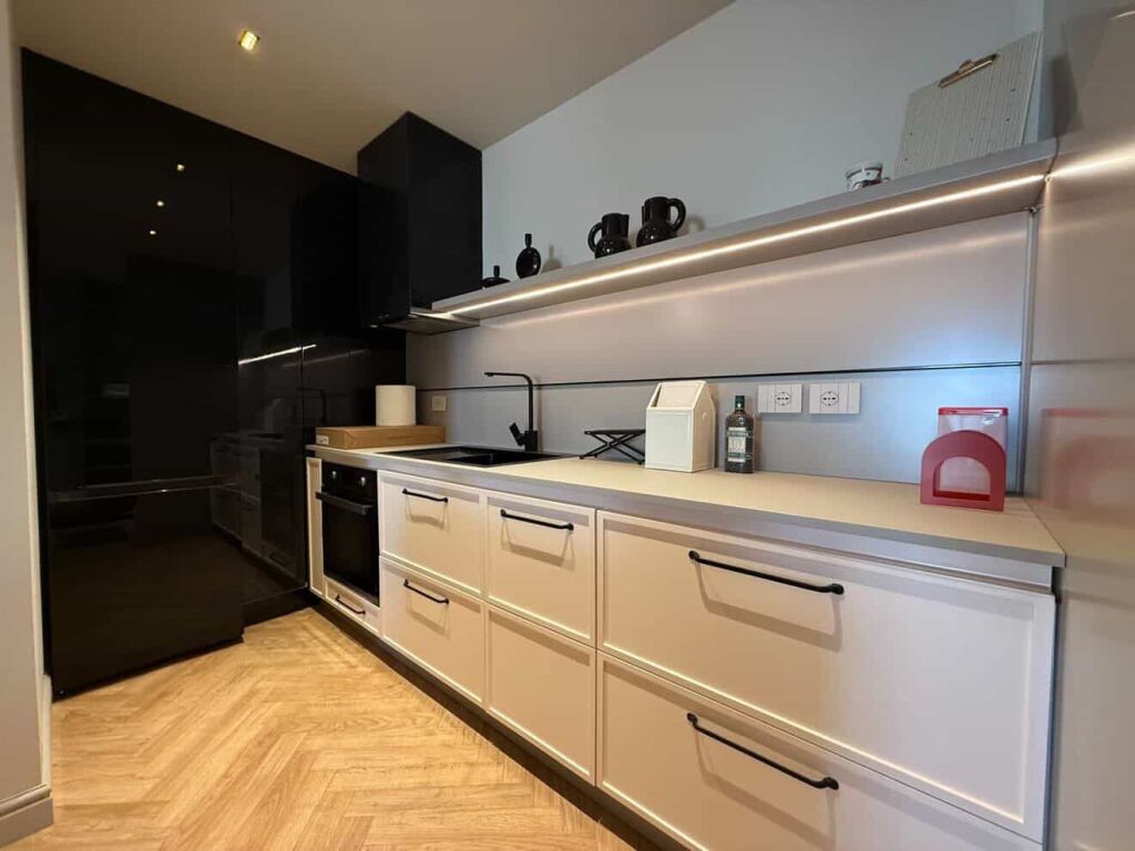 Apartament 2+1 në shitje 📍 Rruga e Elbasanit, pranë Ambasadës Amerikane 🇺🇸