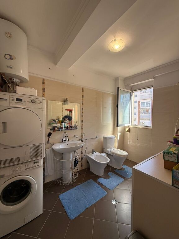 Shitet apartament 2+1+2 tualete te Rruga e Bogdaneve