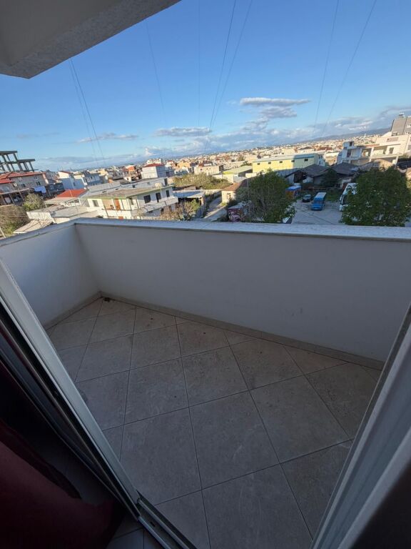 Jepet me qira apartament 1+1 ne spitalle pran Big Marketit!!