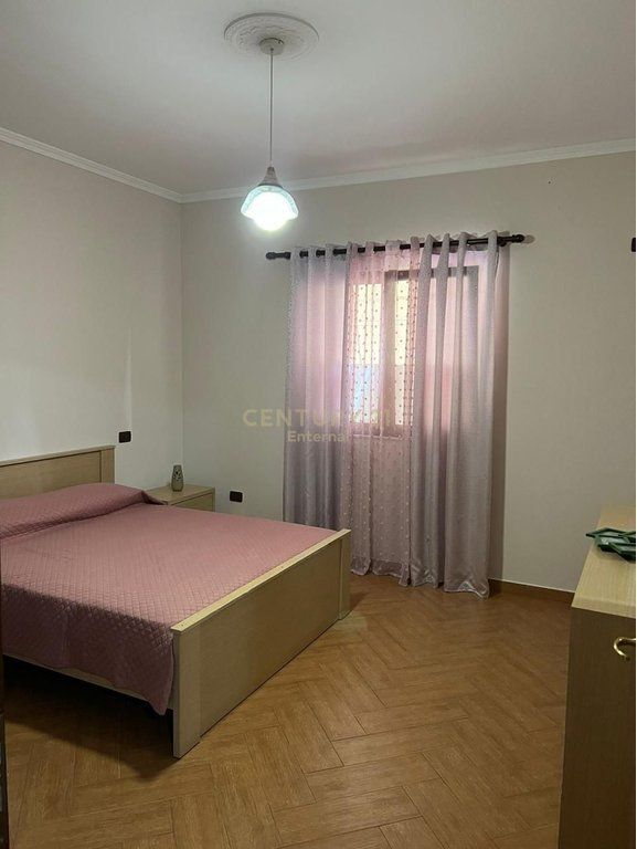 Appartamento 2+1 in affitto vicino al Liceo Petro Nini Luarasi, Tirana e Re