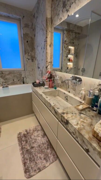 Shitet Apartament 2+1+2 lluksoz Liqeni i thate