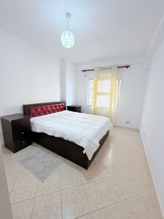 AFFITTASI APPARTAMENTO 1+1 VICINO ALLA STAZIONE DEI TRENI, DURAZZO