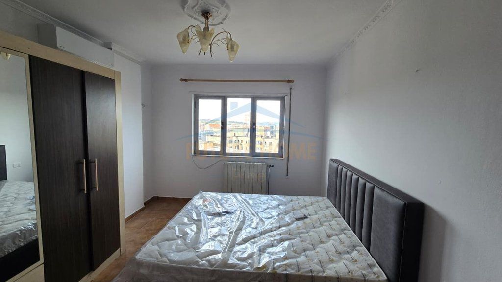 Affitto, Appartamento 1+1, Palazzo con freccia