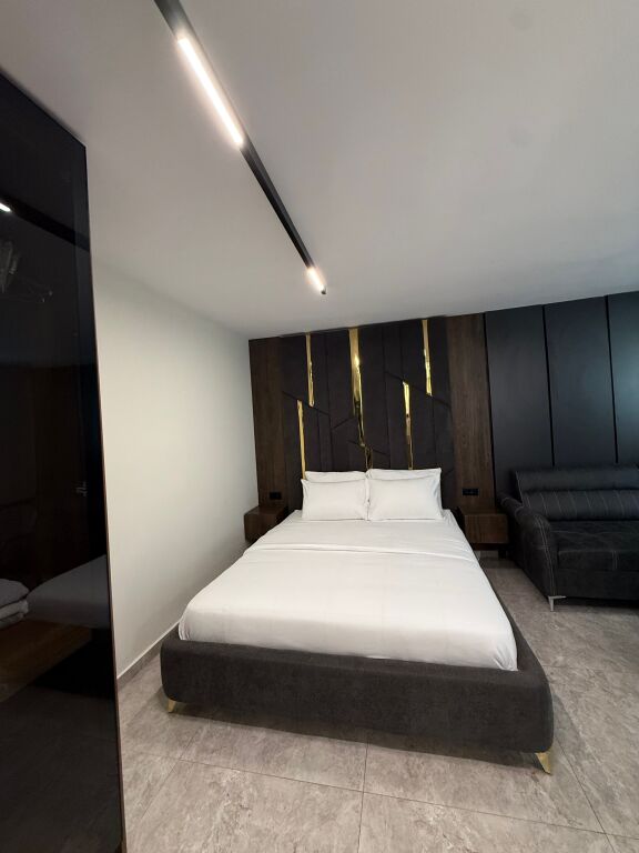 Appartamento moderno in affitto giornaliero a 21 Dhjetori