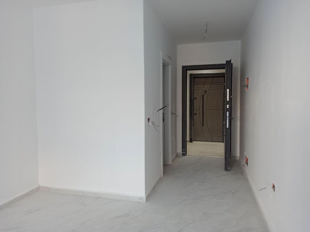 Shitet Studio në Golem 300m nga deti