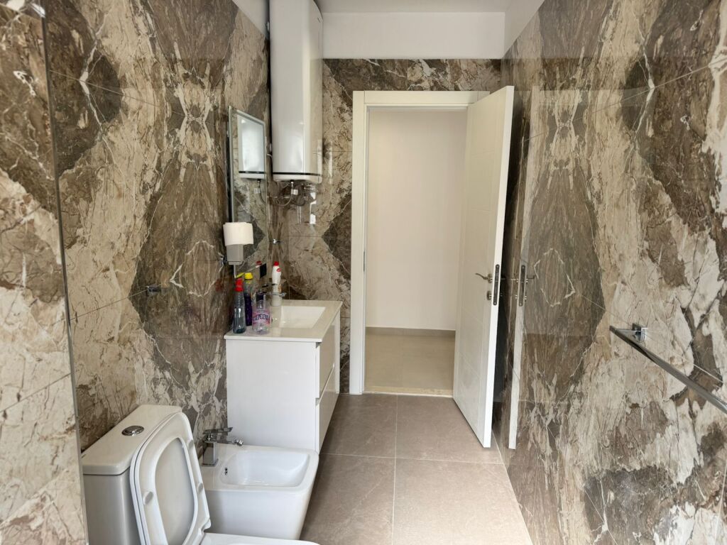 Shitet 2+1 pran hotel Gaxherrit Qsarak