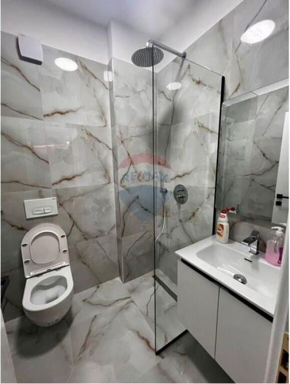 🏡 Jepet me Qira Apartament 3+1+2 – Pazari i Ri