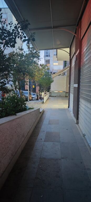 🏢 Negozio in Vendita a Ali Dem – Posizione Strategica