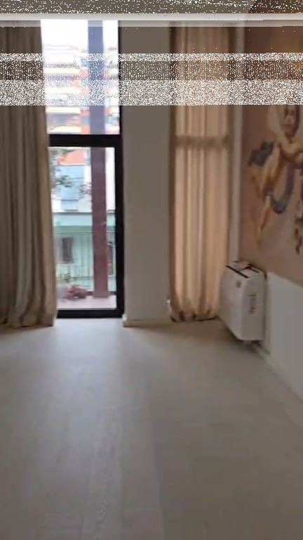 Ambiente Commerciale, Via Kavaja!