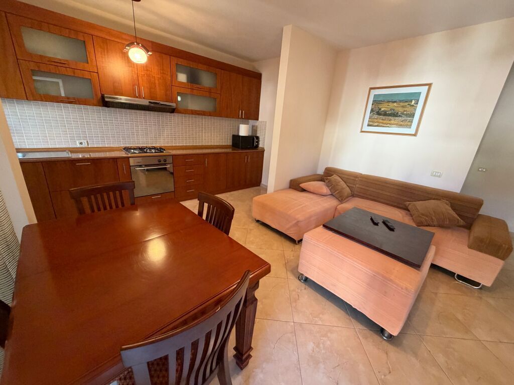 Jepet me qira apartament 2+1+parkim Liqeni i Thate Kolombo 750€