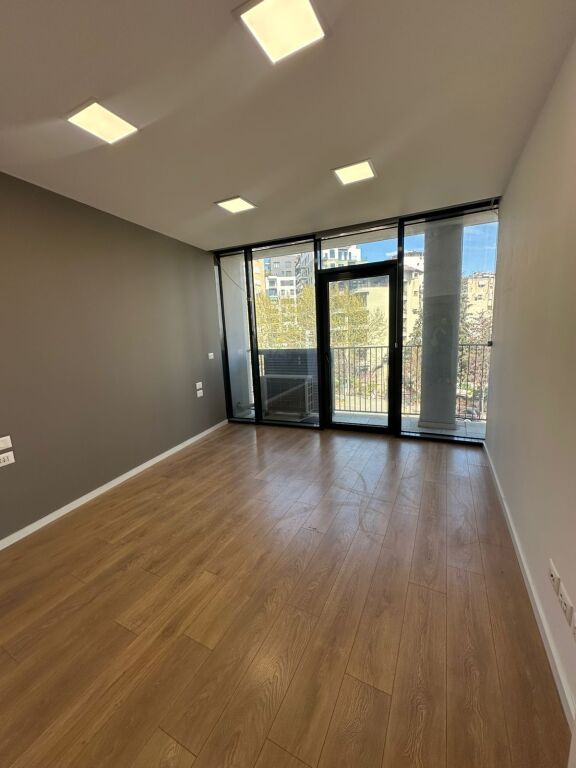 🏡 Jepet ambient per zyre me qira te Lake View