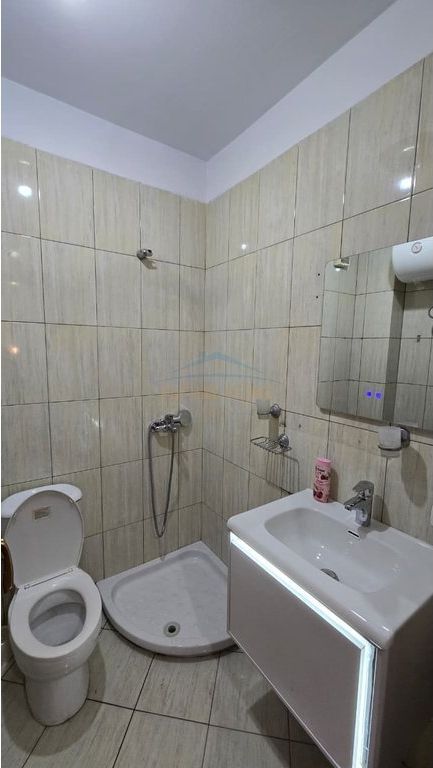 Affitto, Appartamento 1+1, Palazzo con freccia