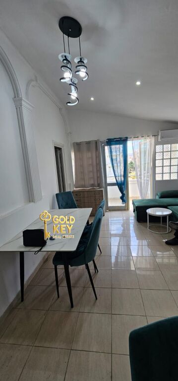 Papafingo con vista mare in vendita diviso in 2 appartamenti 2+1 ciascuno.  2 posti auto
