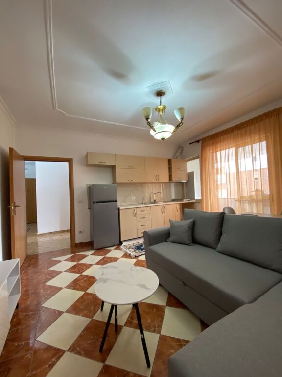 APARTAMENT 2+1 ME QIRA TE KRISTALI