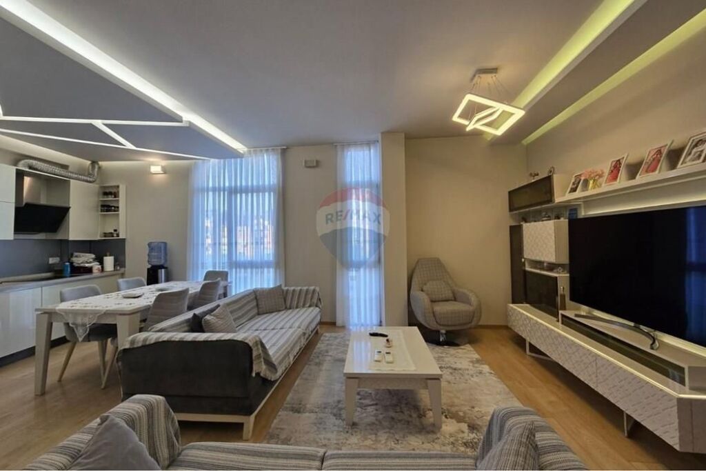 Apartment 2+1 for sale at Kmuna e Parisit !