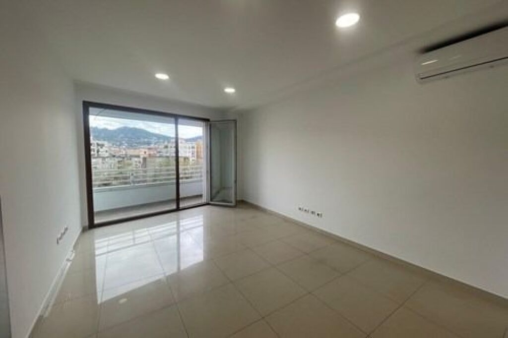 Spazio ufficio in affitto - Complesso Delijorgji