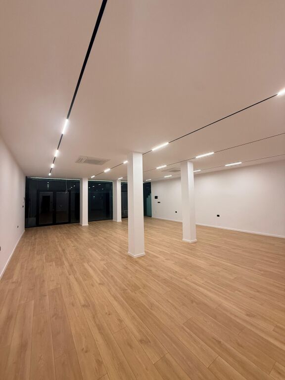 AMBIENT BISNESI ME QIRA, VLORE