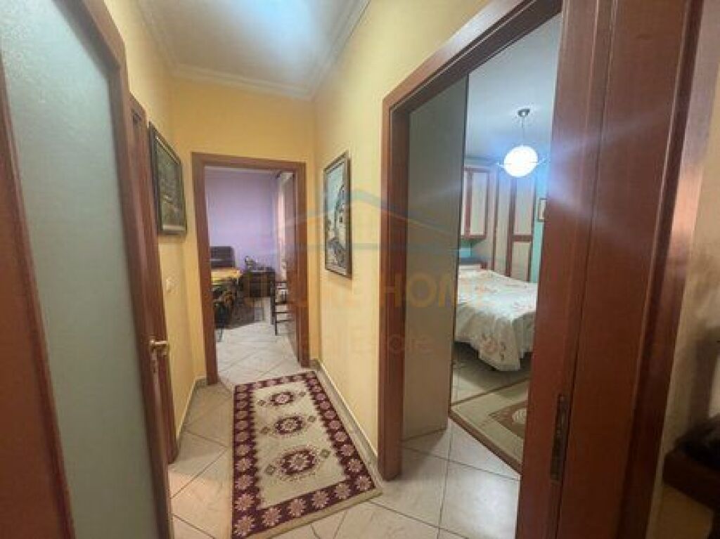 Shitet, Apartament 2+1+2, Komuna e Parisit, Tirane