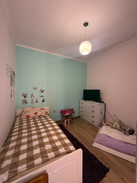 Shitet apartament 2+1+2 tualete te Rruga e Bogdaneve