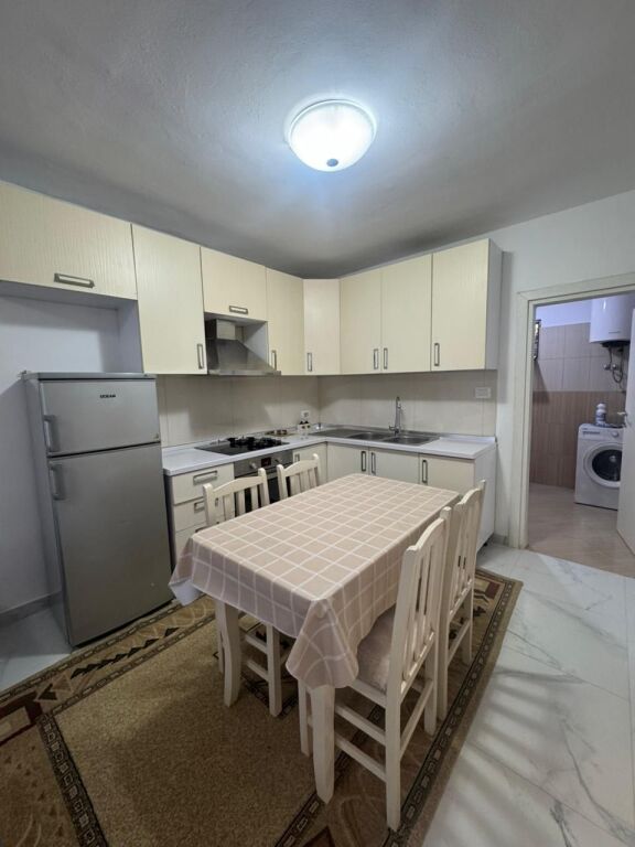 🏠JEPET ME QIRA Hyrje 2+1 ne Vile private 📍5 Maji  🏢Kati i 1 💶Cmimi: 45.000 Leke/Muaj