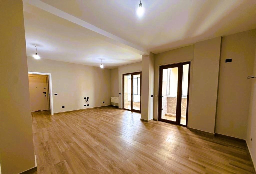 OFFICE FOR RENT 138 M2 IN GARDA, 4 ROOMS + PARKING SPACE