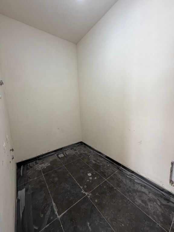 📣 SHITET Apartament 3+1+2 📍 Komuna e Parisit ✨   🏢 Ndertim i Ri  🪜 Kati 4 (Me Ashensor)  📐 Siperfaqe Totale 124.8 m2  ▪️ 2 Tualete  ▪️ Depo  ▪️ Ballkon   💶 Cmimi 400.000 Euro