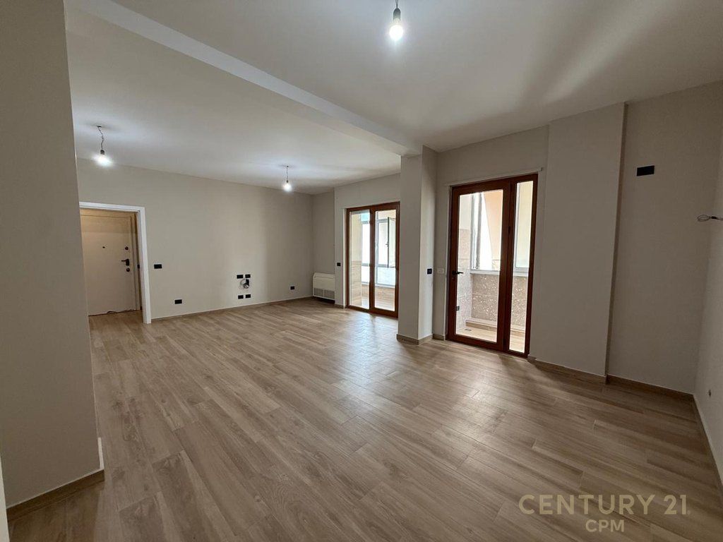 OFFICE FOR RENT 138 M2 AT GARDA, 4 ROOMS + PARKING SPACE