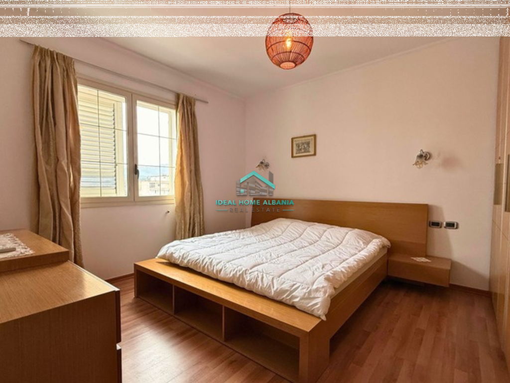 APARTAMENT ME QERA – PRANË KISHËS ORTODOKSE, VLORË