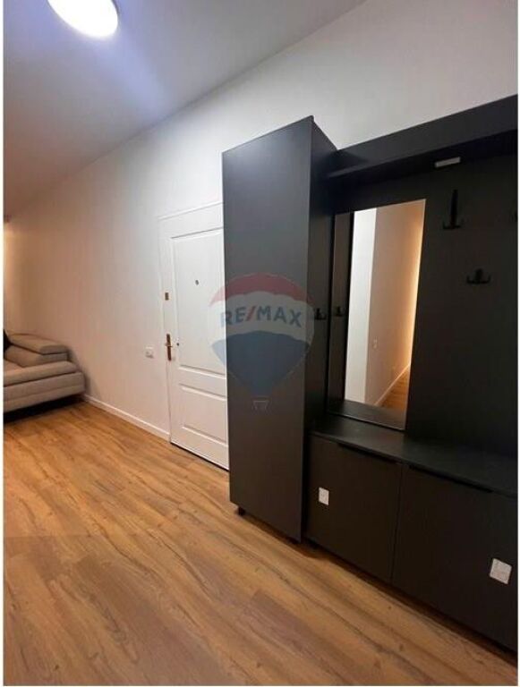 🏡 Jepet me Qira Apartament 3+1+2 – Pazari i Ri