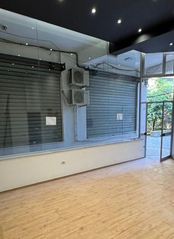 NEGOZIO IN AFFITTO IN VIA BARRICATE !