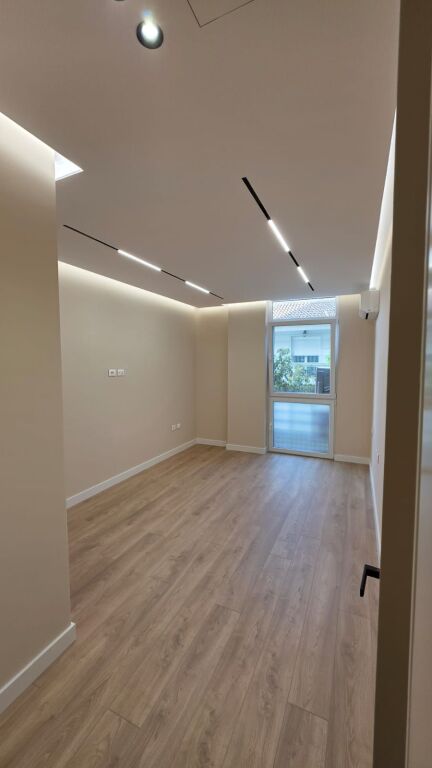 Ambient zyre me qera te RTSH/Coin