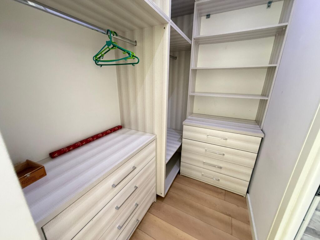 Shitet Apartament 3+1+2 Mine peza